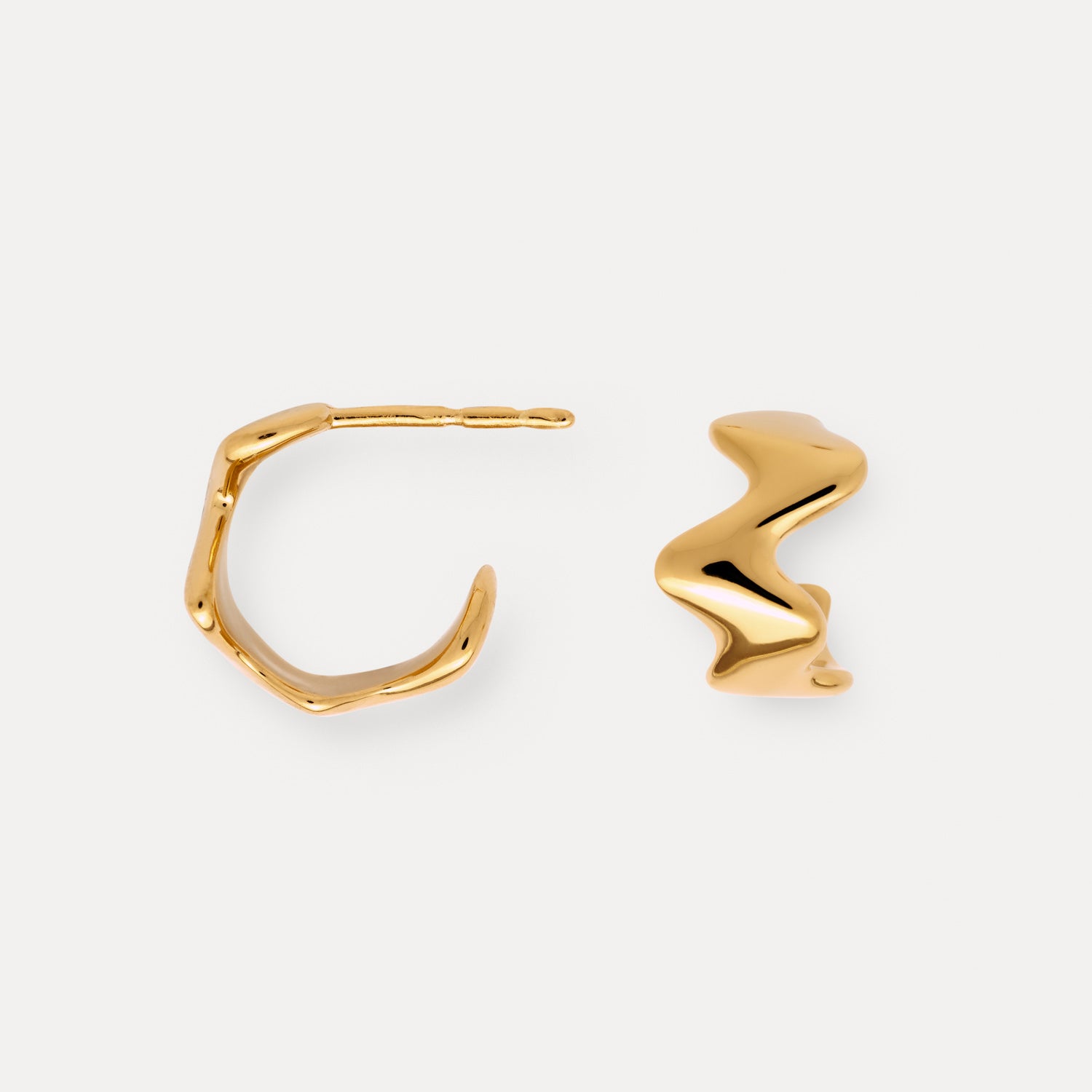 Poise Bold Hoops, recycled 18k Gold Vermeil - VEYIA Berlin. Small, wide, wavy hoops.