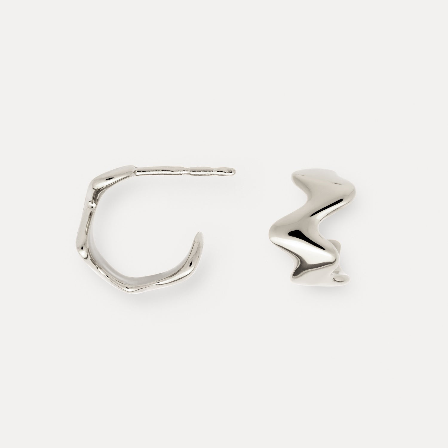 Poise Bold Hoops, recycled Sterling Silver - VEYIA Berlin. Small, wide, wavy hoops.