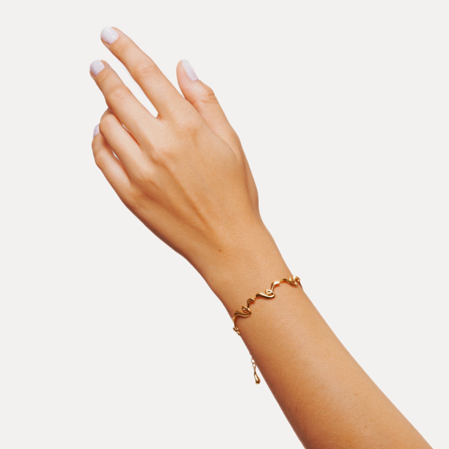 Poise Twirl Chain Bracelet, recycled 18k Gold Vermeil, shown on hand - VEYIA Berlin