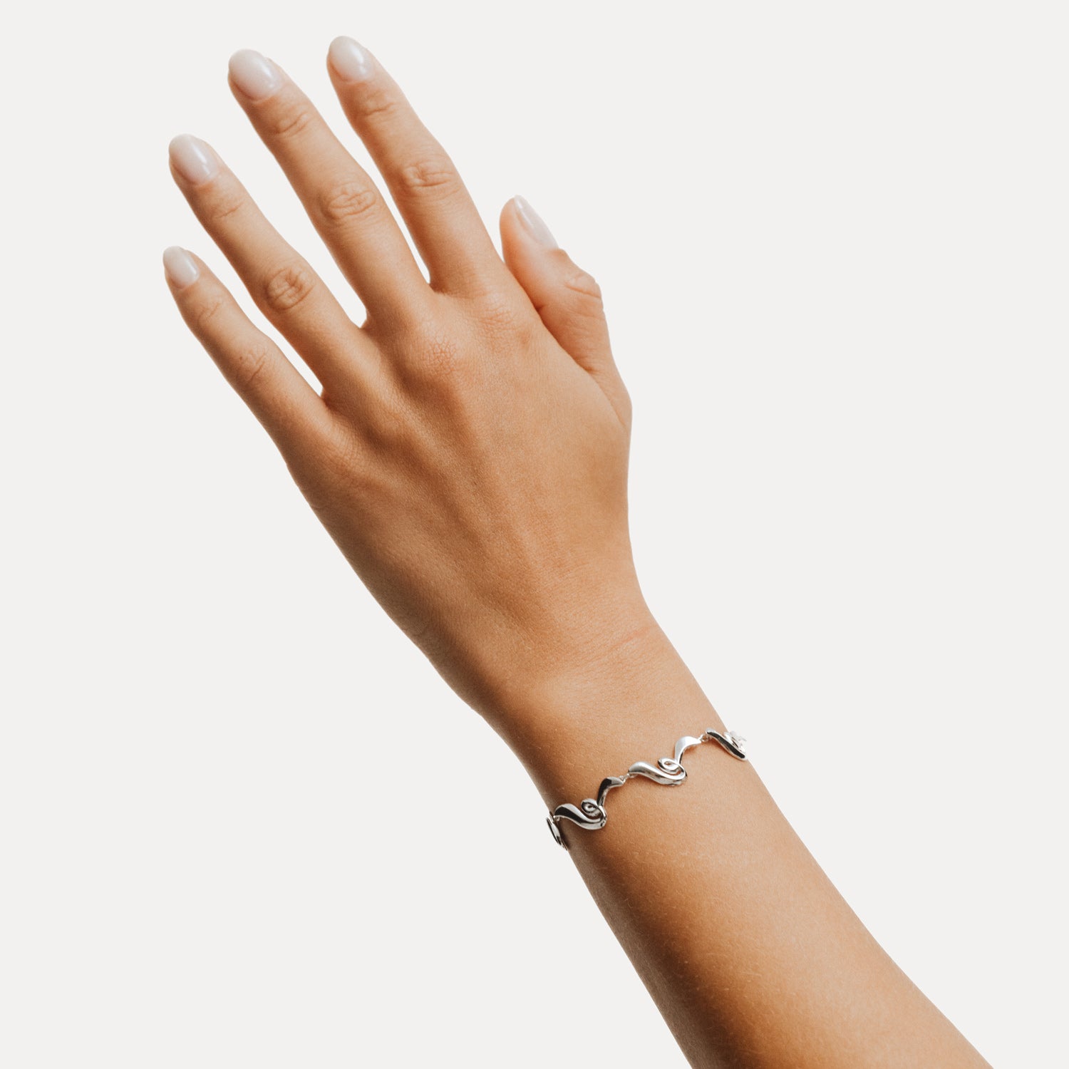 Poise Twirl Chain Bracelet, recycled Sterling Silver, shown on hand - VEYIA Berlin