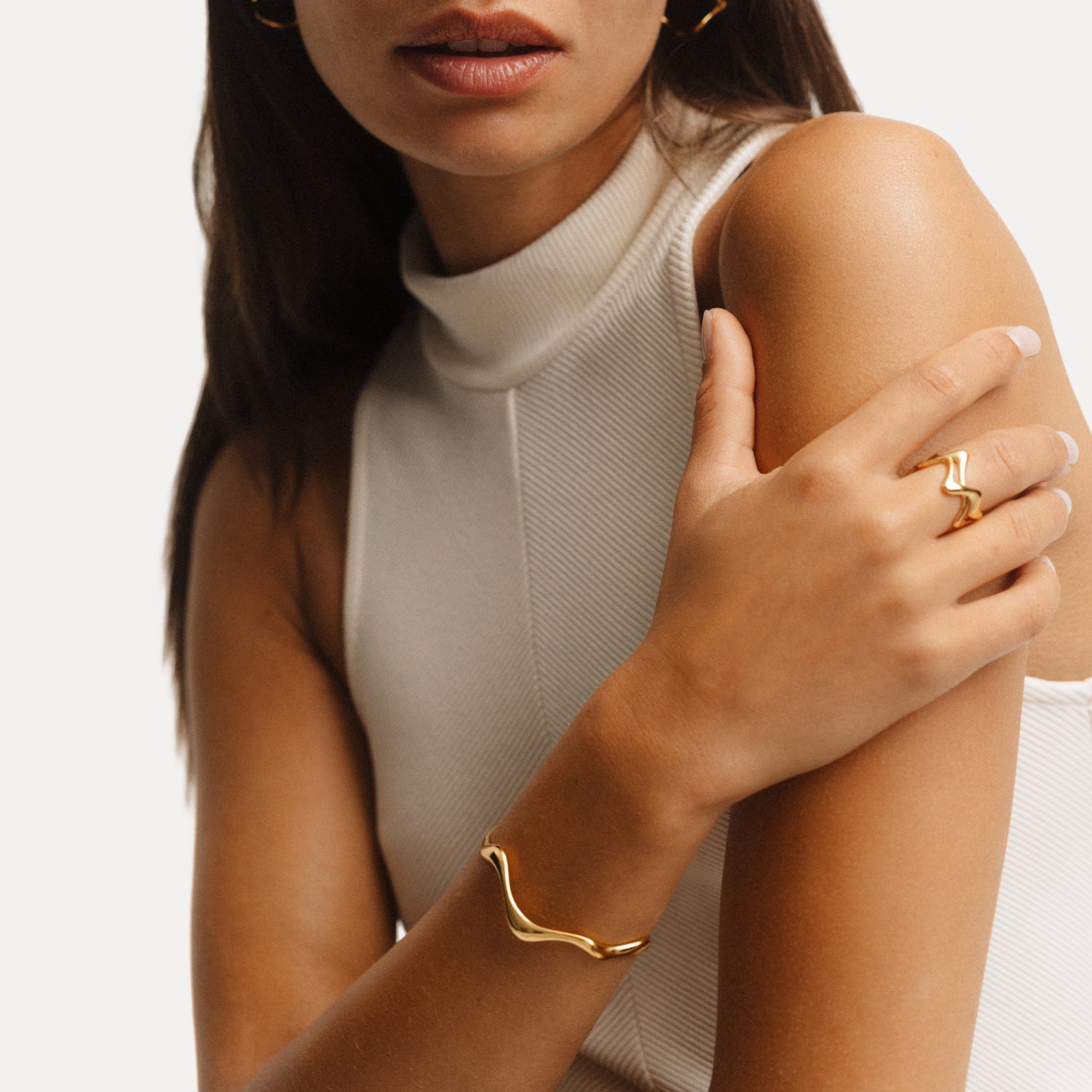 Poise Wave Cuff Bangle, recycled 18k Gold Vermeil, styled with gold jewelry - VEYIA Berlin