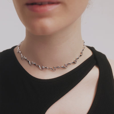 Poise Twirl Choker Necklace in Sterling silver